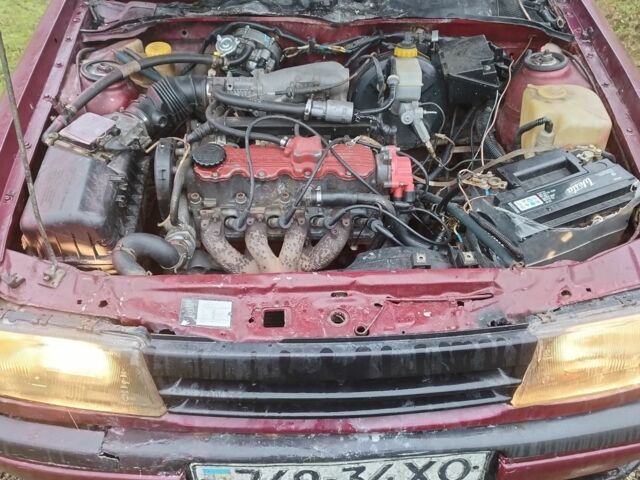 Красный Опель Вектра, объемом двигателя 2 л и пробегом 263 тыс. км за 360 $, фото 5 на Automoto.ua