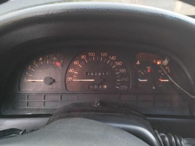 Красный Опель Вектра, объемом двигателя 2 л и пробегом 263 тыс. км за 360 $, фото 7 на Automoto.ua