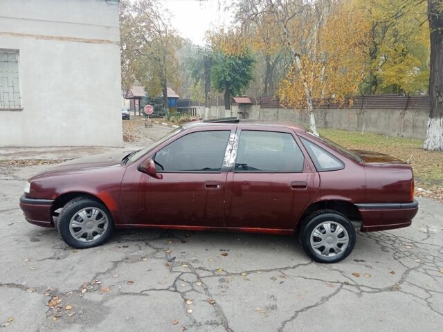 Красный Опель Вектра, объемом двигателя 1.7 л и пробегом 1 тыс. км за 1071 $, фото 4 на Automoto.ua