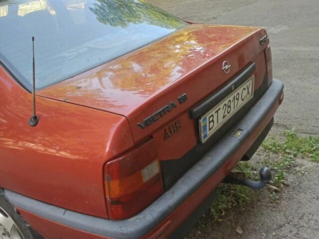 Красный Опель Вектра, объемом двигателя 1.6 л и пробегом 342 тыс. км за 1600 $, фото 3 на Automoto.ua