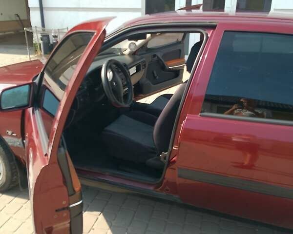 Красный Опель Вектра, объемом двигателя 1.6 л и пробегом 300 тыс. км за 1400 $, фото 1 на Automoto.ua