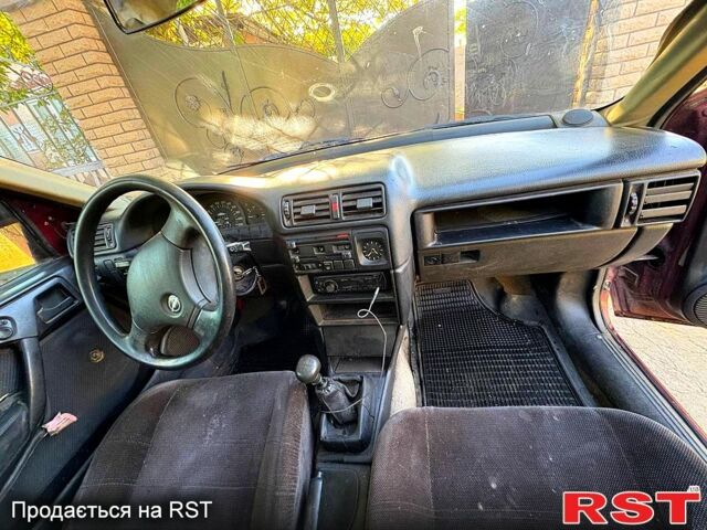 Красный Опель Вектра, объемом двигателя 2 л и пробегом 300 тыс. км за 1250 $, фото 5 на Automoto.ua