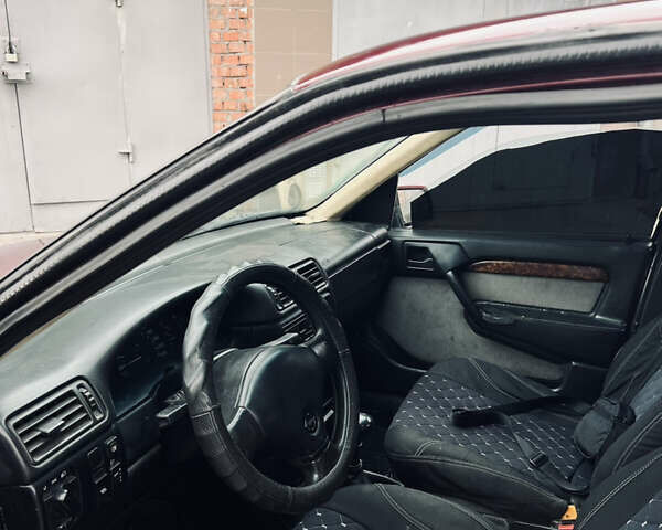 Опель Вектра 1991 в Хмельницком на Automoto.ua Красный Опель Вектра, объемом двигателя 1.8 л и пробегом 243 тыс. км за 850 $, фото 4 на Automoto.ua