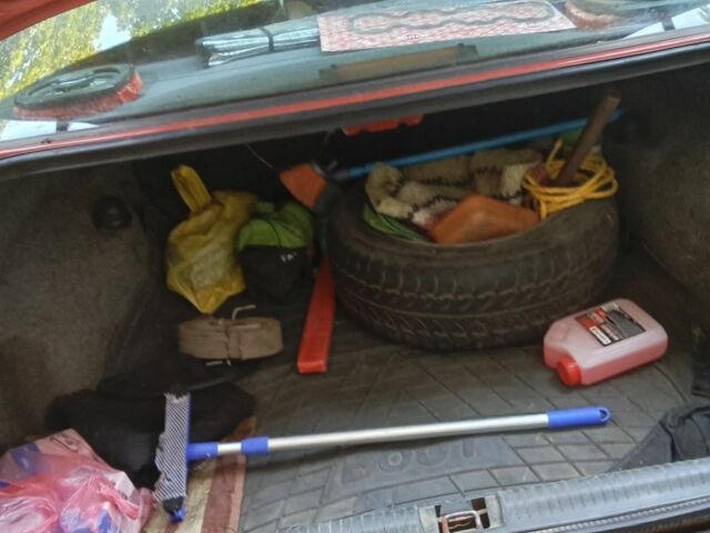 Красный Опель Вектра, объемом двигателя 1.6 л и пробегом 342 тыс. км за 1600 $, фото 6 на Automoto.ua