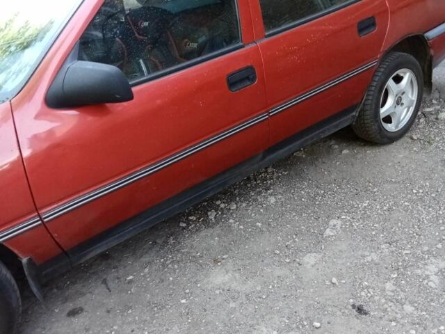 Красный Опель Вектра, объемом двигателя 1.6 л и пробегом 342 тыс. км за 1600 $, фото 2 на Automoto.ua