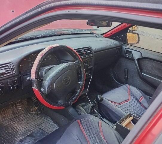 Червоний Опель Вектра, об'ємом двигуна 2 л та пробігом 300 тис. км за 200 $, фото 3 на Automoto.ua