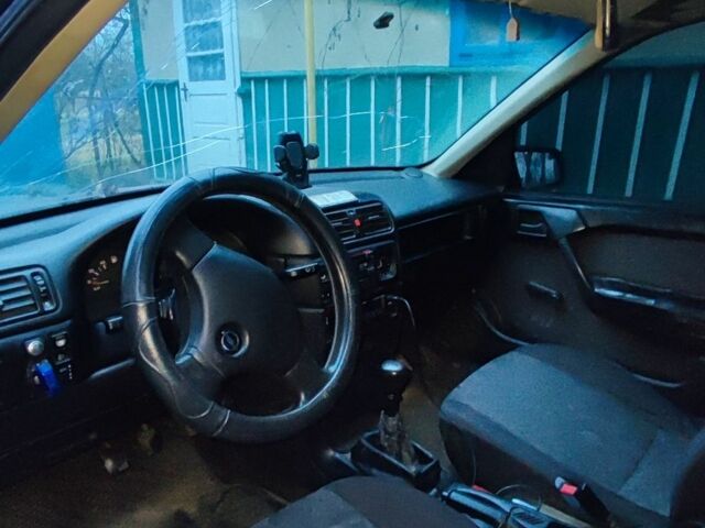 Червоний Опель Вектра, об'ємом двигуна 1.6 л та пробігом 250 тис. км за 600 $, фото 6 на Automoto.ua