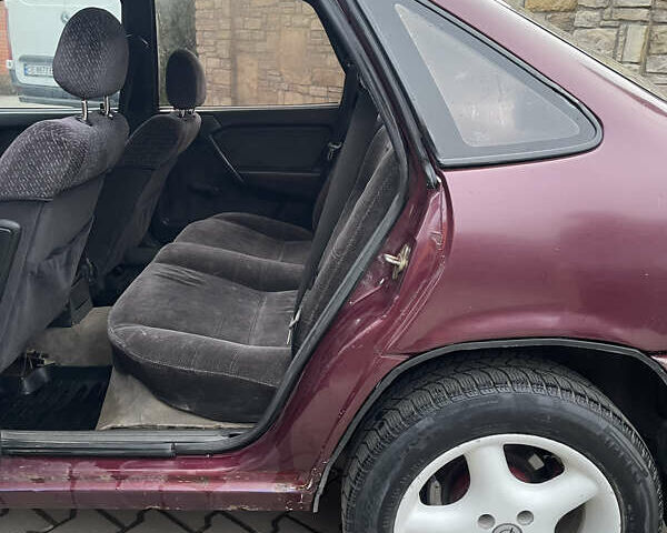 Червоний Опель Вектра, об'ємом двигуна 2 л та пробігом 220 тис. км за 1250 $, фото 4 на Automoto.ua