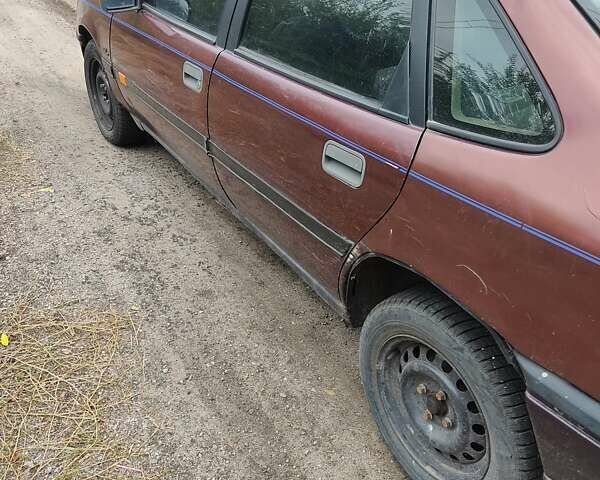 Красный Опель Вектра, объемом двигателя 1.8 л и пробегом 208 тыс. км за 1002 $, фото 4 на Automoto.ua