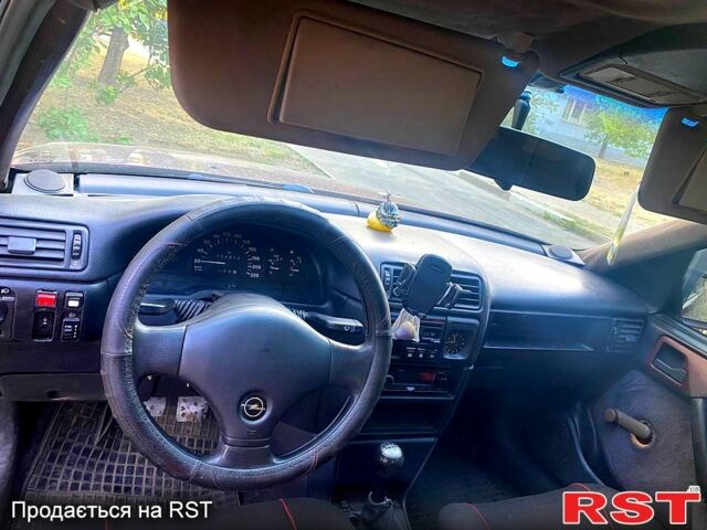 Красный Опель Вектра, объемом двигателя 1.8 л и пробегом 250 тыс. км за 1300 $, фото 10 на Automoto.ua