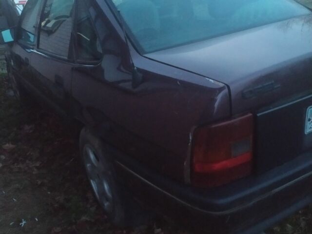 Красный Опель Вектра, объемом двигателя 0 л и пробегом 300 тыс. км за 700 $, фото 1 на Automoto.ua