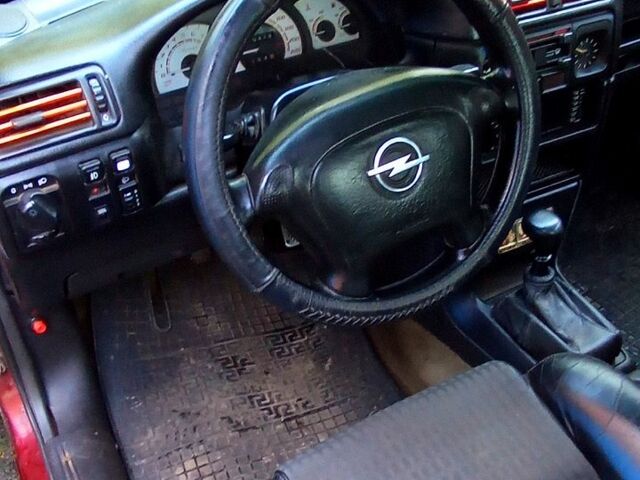 Красный Опель Вектра, объемом двигателя 1.8 л и пробегом 0 тыс. км за 1400 $, фото 6 на Automoto.ua