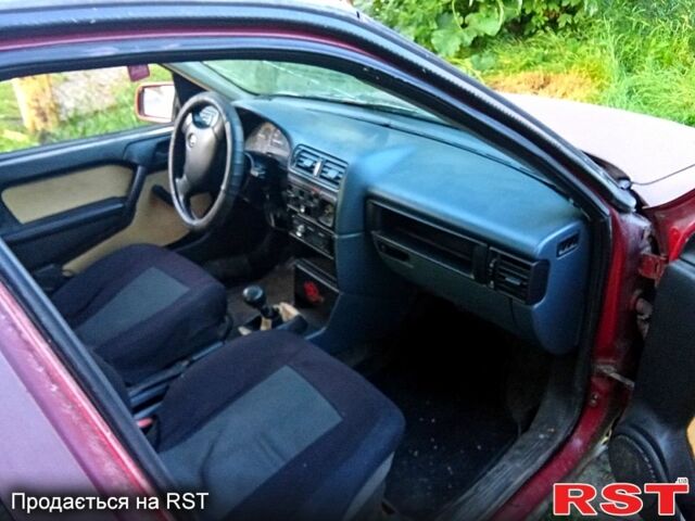 Красный Опель Вектра, объемом двигателя 1.8 л и пробегом 250 тыс. км за 350 $, фото 6 на Automoto.ua