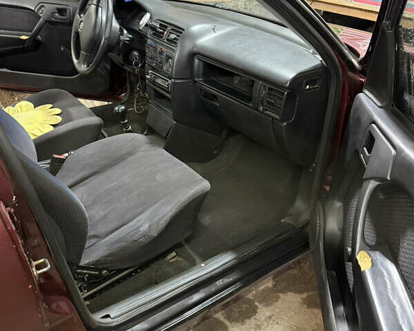 Красный Опель Вектра, объемом двигателя 1.6 л и пробегом 300 тыс. км за 1500 $, фото 28 на Automoto.ua