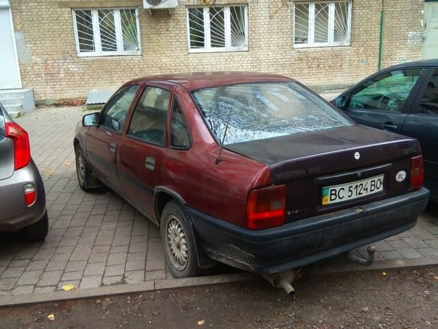 Красный Опель Вектра, объемом двигателя 1.7 л и пробегом 380 тыс. км за 725 $, фото 1 на Automoto.ua