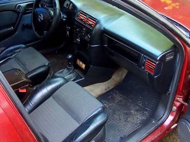 Красный Опель Вектра, объемом двигателя 1.8 л и пробегом 0 тыс. км за 1400 $, фото 11 на Automoto.ua