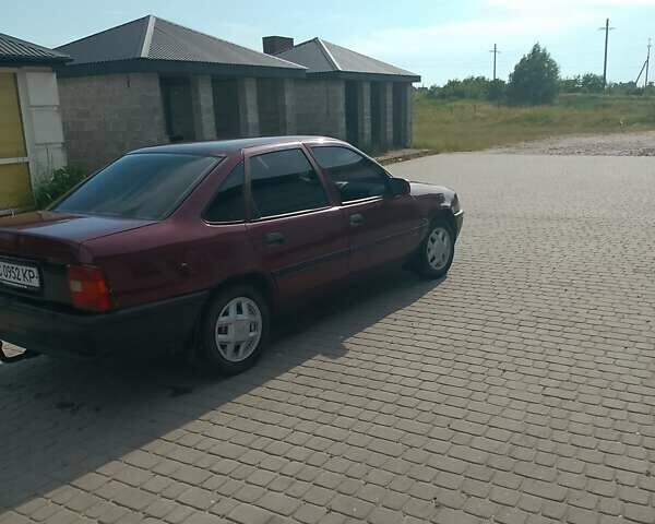 Красный Опель Вектра, объемом двигателя 1.6 л и пробегом 300 тыс. км за 1400 $, фото 10 на Automoto.ua