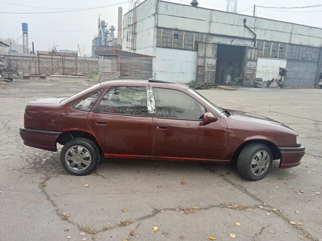 Красный Опель Вектра, объемом двигателя 1.7 л и пробегом 1 тыс. км за 1071 $, фото 5 на Automoto.ua