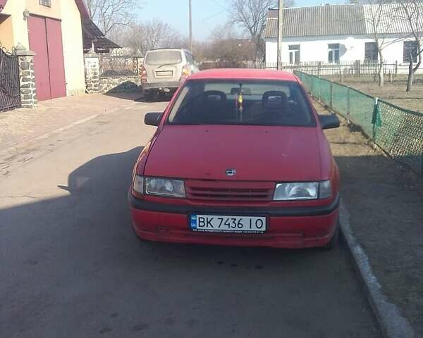Красный Опель Вектра, объемом двигателя 1.6 л и пробегом 333 тыс. км за 1350 $, фото 4 на Automoto.ua