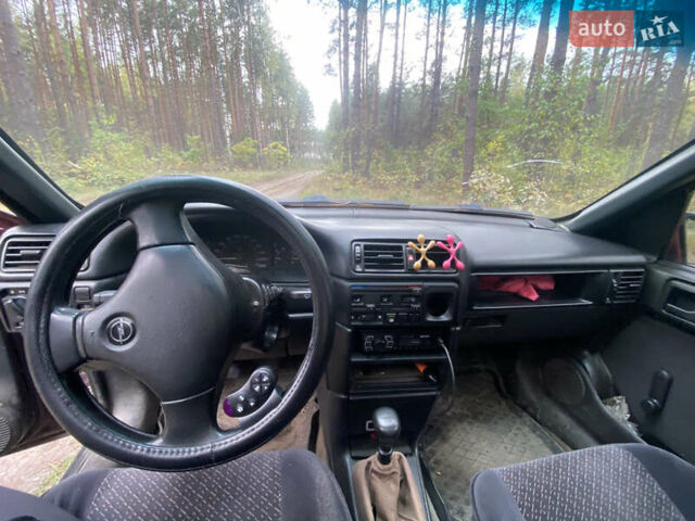 Червоний Опель Вектра, об'ємом двигуна 2 л та пробігом 300 тис. км за 999 $, фото 4 на Automoto.ua