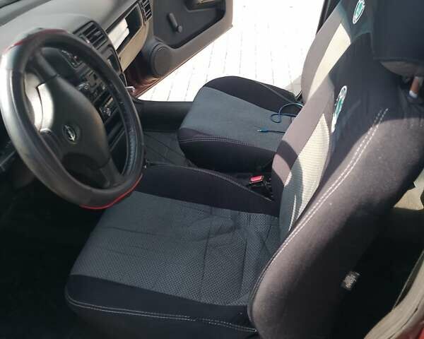 Красный Опель Вектра, объемом двигателя 1.6 л и пробегом 300 тыс. км за 1400 $, фото 8 на Automoto.ua