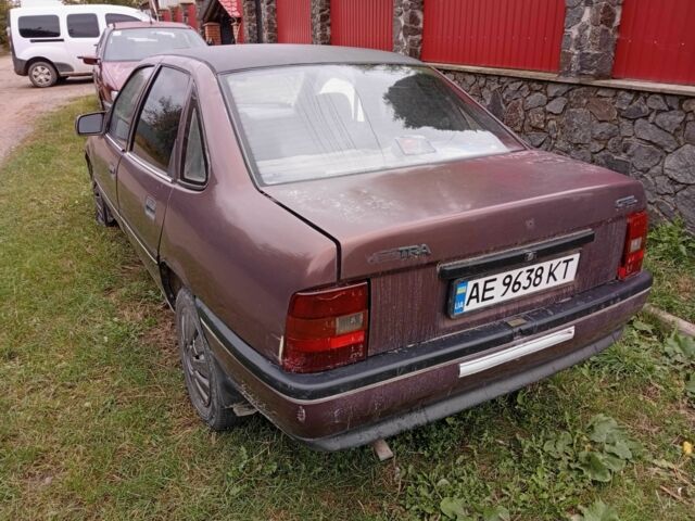Опель Вектра 1991 у Летичеве на Automoto.ua Червоний Опель Вектра, об'ємом двигуна 1.8 л та пробігом 270 тис. км за 690 $, фото 2 на Automoto.ua