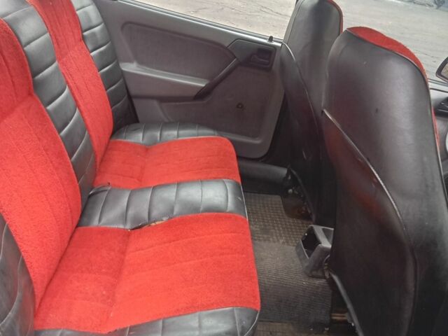 Красный Опель Вектра, объемом двигателя 1.7 л и пробегом 1 тыс. км за 1071 $, фото 6 на Automoto.ua