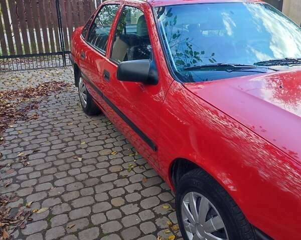 Красный Опель Вектра, объемом двигателя 1.6 л и пробегом 301 тыс. км за 1600 $, фото 2 на Automoto.ua