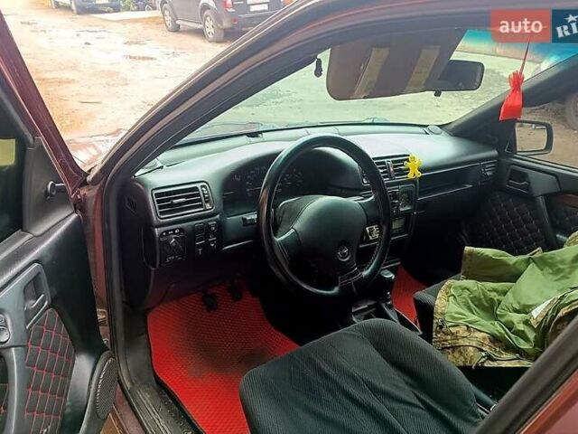 Красный Опель Вектра, объемом двигателя 1.6 л и пробегом 530 тыс. км за 2000 $, фото 2 на Automoto.ua