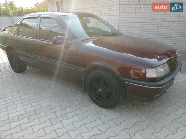 Красный Опель Вектра, объемом двигателя 1.8 л и пробегом 330 тыс. км за 2500 $, фото 6 на Automoto.ua