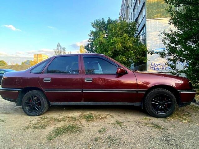 Красный Опель Вектра, объемом двигателя 1.8 л и пробегом 250 тыс. км за 1300 $, фото 1 на Automoto.ua