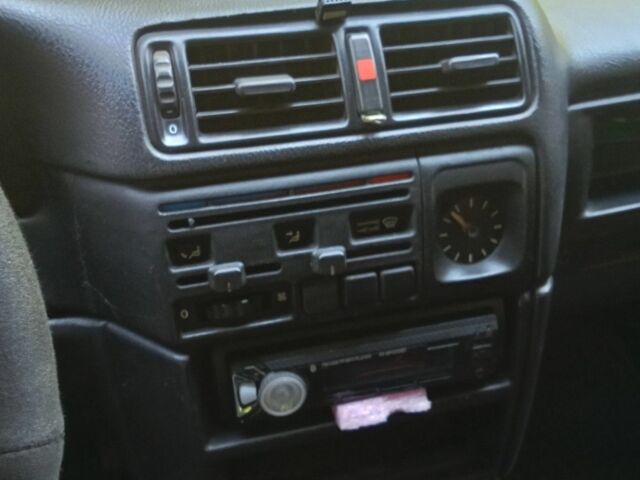 Красный Опель Вектра, объемом двигателя 1.6 л и пробегом 342 тыс. км за 1600 $, фото 12 на Automoto.ua