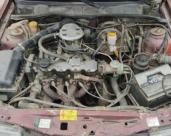 Красный Опель Вектра, объемом двигателя 1.8 л и пробегом 208 тыс. км за 1002 $, фото 1 на Automoto.ua