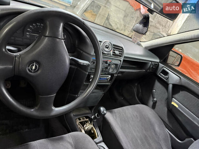 Червоний Опель Вектра, об'ємом двигуна 1.6 л та пробігом 300 тис. км за 1900 $, фото 23 на Automoto.ua