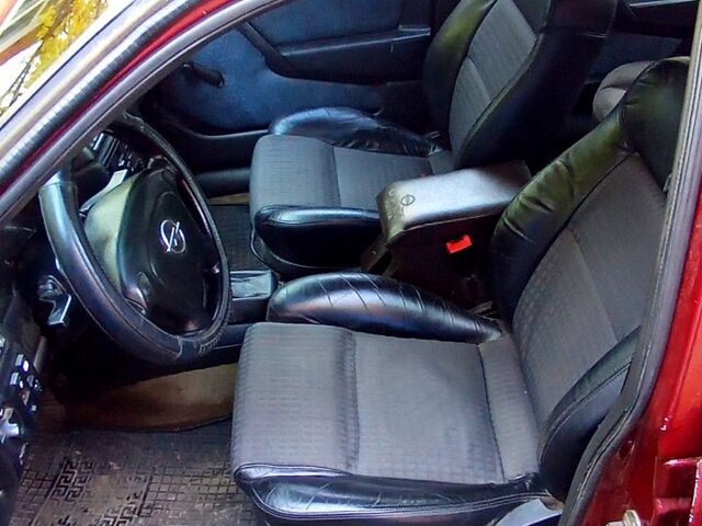 Красный Опель Вектра, объемом двигателя 1.8 л и пробегом 0 тыс. км за 1400 $, фото 5 на Automoto.ua