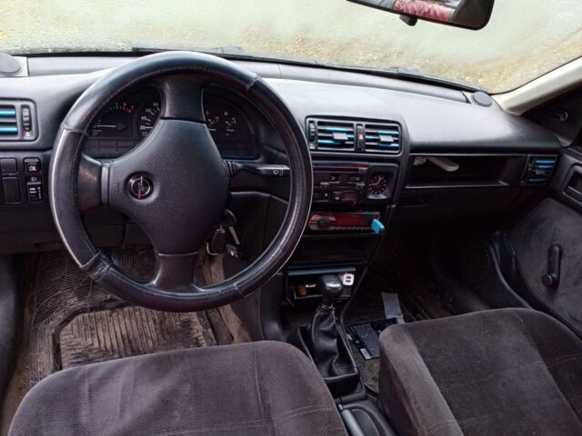 Червоний Опель Вектра, об'ємом двигуна 1.8 л та пробігом 100 тис. км за 800 $, фото 5 на Automoto.ua