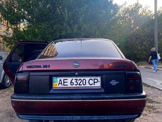Красный Опель Вектра, объемом двигателя 1.8 л и пробегом 250 тыс. км за 1300 $, фото 2 на Automoto.ua