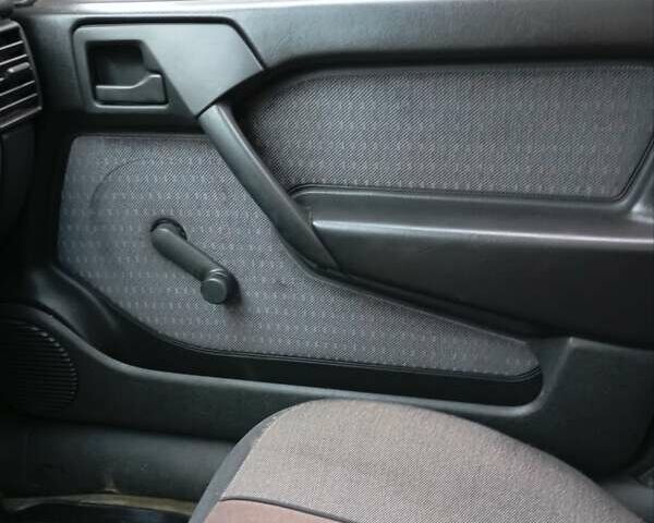 Красный Опель Вектра, объемом двигателя 2.02 л и пробегом 212 тыс. км за 1900 $, фото 23 на Automoto.ua