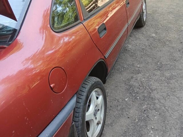 Красный Опель Вектра, объемом двигателя 1.6 л и пробегом 342 тыс. км за 1600 $, фото 10 на Automoto.ua