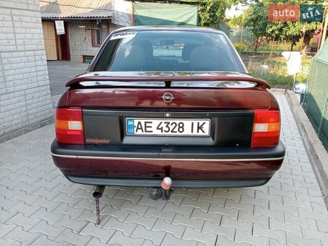 Красный Опель Вектра, объемом двигателя 1.8 л и пробегом 330 тыс. км за 2500 $, фото 5 на Automoto.ua