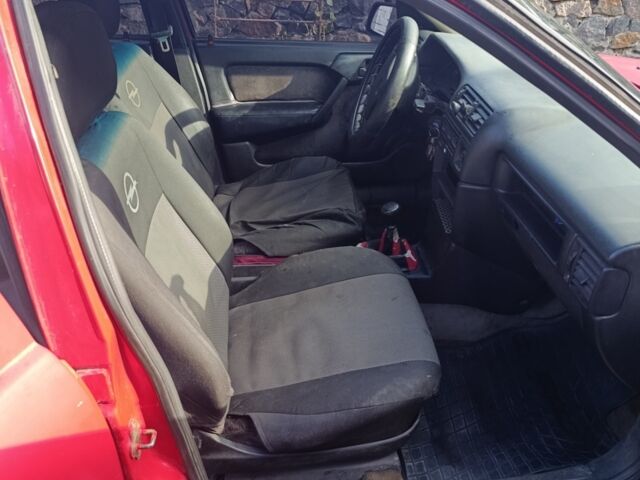 Красный Опель Вектра, объемом двигателя 2 л и пробегом 200 тыс. км за 1400 $, фото 8 на Automoto.ua