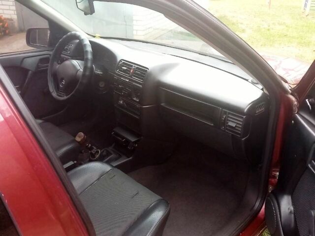 Червоний Опель Вектра, об'ємом двигуна 1.6 л та пробігом 50 тис. км за 1100 $, фото 2 на Automoto.ua