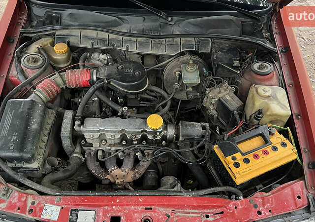Опель Вектра 1991 в Долине на Automoto.ua Красный Опель Вектра, объемом двигателя 1.6 л и пробегом 289 тыс. км за 1650 $, фото 13 на Automoto.ua
