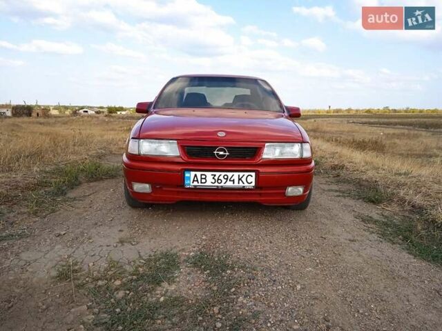 Красный Опель Вектра, объемом двигателя 1.6 л и пробегом 392 тыс. км за 2550 $, фото 1 на Automoto.ua