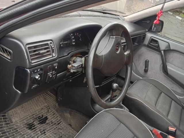 Красный Опель Вектра, объемом двигателя 1.7 л и пробегом 1 тыс. км за 1071 $, фото 7 на Automoto.ua