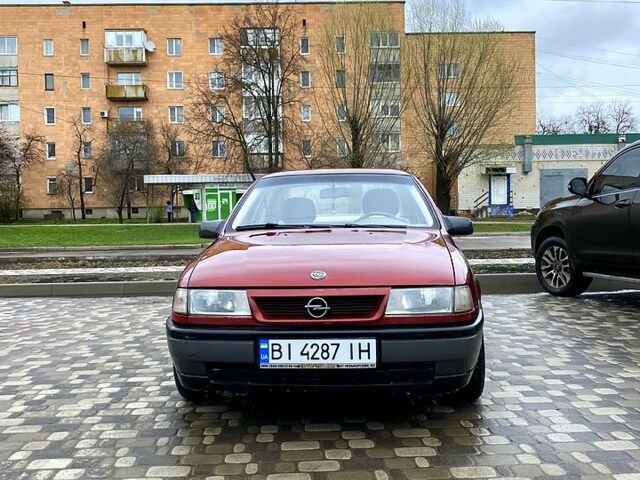 Красный Опель Вектра, объемом двигателя 1.8 л и пробегом 350 тыс. км за 2300 $, фото 3 на Automoto.ua