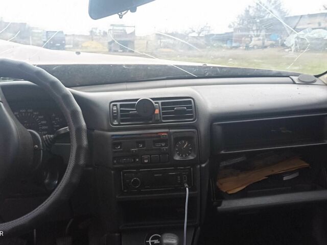 Красный Опель Вектра, объемом двигателя 0 л и пробегом 3 тыс. км за 356 $, фото 3 на Automoto.ua