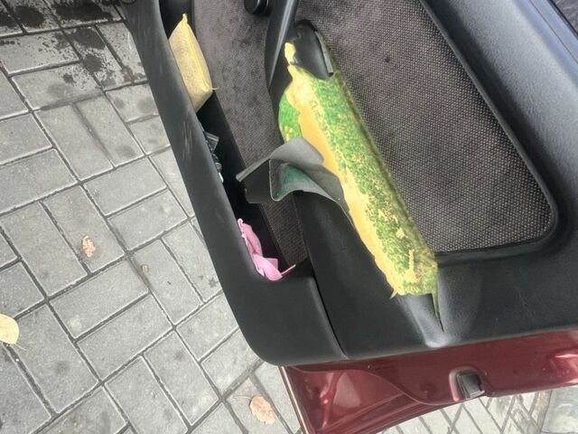 Красный Опель Вектра, объемом двигателя 1.8 л и пробегом 314 тыс. км за 2850 $, фото 4 на Automoto.ua