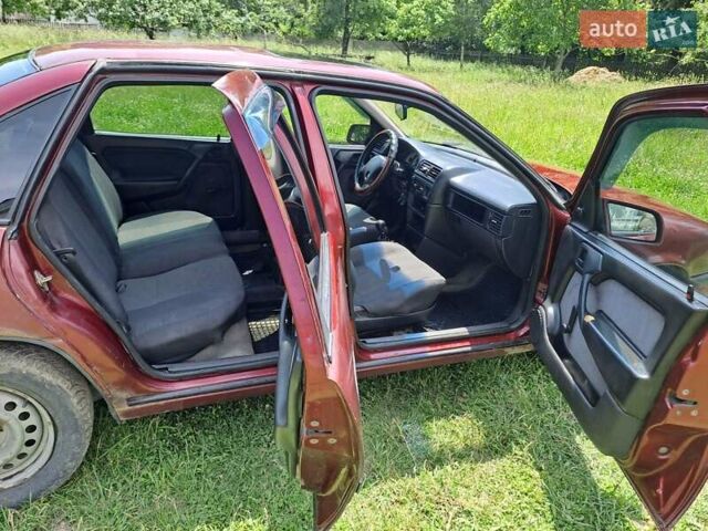 Красный Опель Вектра, объемом двигателя 1.8 л и пробегом 320 тыс. км за 1100 $, фото 3 на Automoto.ua