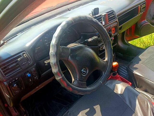 Красный Опель Вектра, объемом двигателя 1.8 л и пробегом 333 тыс. км за 1250 $, фото 1 на Automoto.ua